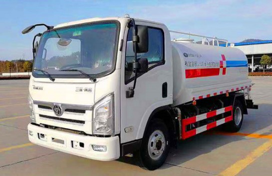 5方灑水車圖片_三環(huán)創(chuàng)客5噸綠化灑水車廠家價格