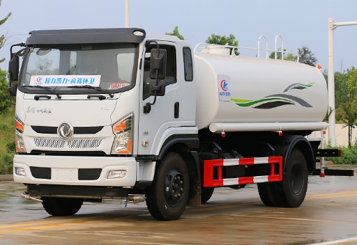 12方灑水車需要什么駕駛證_國六12噸東風(fēng)專底D1L綠化灑水車廠家價(jià)格