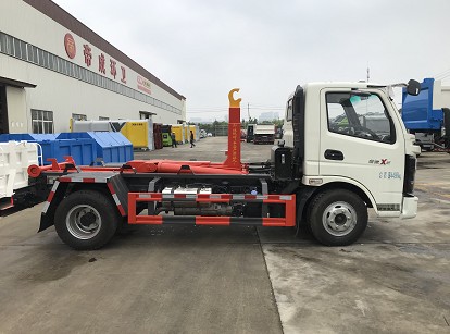國(guó)六飛碟奧馳藍(lán)牌勾臂垃圾車(chē)圖片 國(guó)六飛碟奧馳藍(lán)牌勾臂垃圾車(chē)圖片