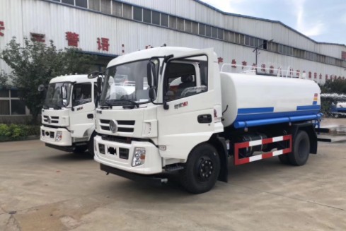 東風(fēng)御虎灑水車(chē)圖片 東風(fēng)御虎灑水車(chē)圖片